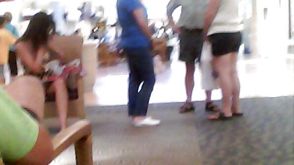 ゴージャスなブルネットは彼女の足を広げて、POVで巨根を取っています 女の子 用 無料 エロ 動画