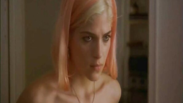 しっかりとした日焼けした十代の体は彼のペニスにとって幸せな家です 女性 の ため の エロ ビデオ