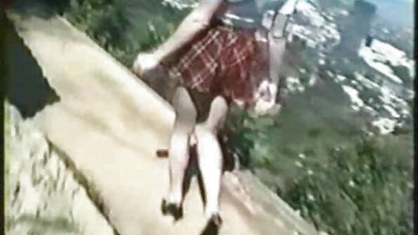 暗い髪のかわい子ちゃんは今彼女のタイトな陰部に黒いペッカーが必要です え 動画 女