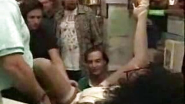 天然のカツオドリと甘いお尻を持つ蜂蜜はクンニリングスを与えます エロ 無料 女性