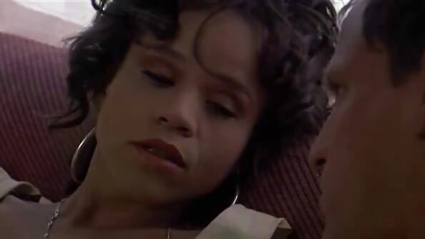 ジェニファー・ダークは黒くなり、彼女の熟女の猫は彼の性交肉に絶頂します エロ 動画 女 オナニー