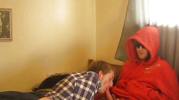 楽しいブロンドは彼女のセクシーなプライベートパーツを披露しています 女の子 無料 h 動画