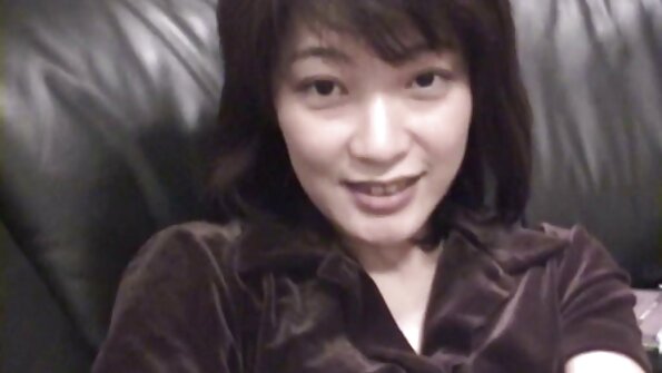 階段の上の十代のカップルの足フェチと情熱的なセックス 無料 アダルト 動画 イケメン