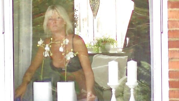 彼女のおっぱいがバウンドしているので、楽しい愛情のあるブルネットはアナルセックスをしています 無料 女性 用 エロ 動画