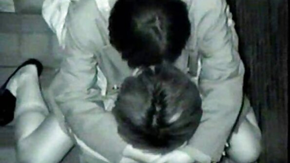 便利なストラップオンのおかげでレズビアンはとても楽しいです 女子 av 動画