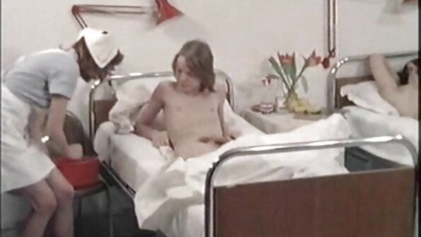 熟女と彼女の義理の息子が夫婦のベッドでクソ 女性 向け アダルト ムービー