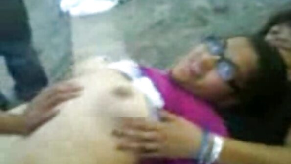 男はバイブレーターと指だけを使ってオリエンタルガールフレンドとセックスする エロ 女 の 動画