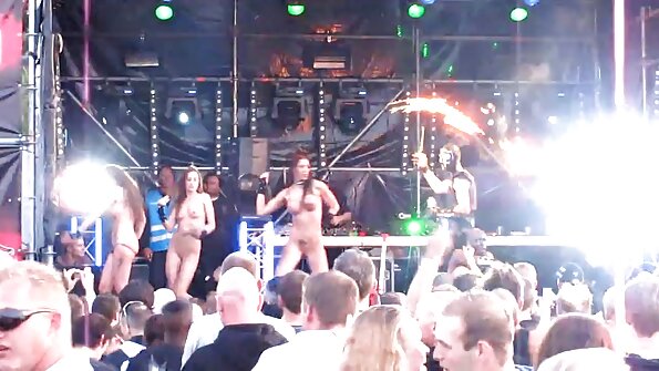 ラティーナの女性が新しい家に引っ越して、セックスで祝う 素人 女性 エロ 動画