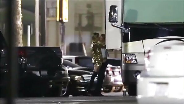 貪欲な娼婦は彼女のお尻の奥深くに彼らのシャフトを感じたいと思っています 無料 動画 18 女性